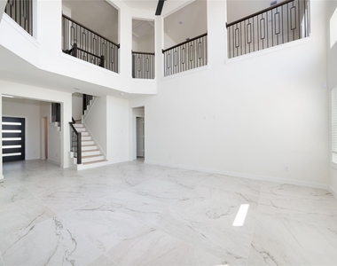 6026 Royal Palm Drive - Photo Thumbnail 4