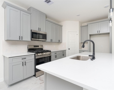 6026 Royal Palm Drive - Photo Thumbnail 9