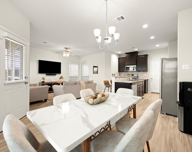 6516 Macroom Meadows Lane - Photo Thumbnail 10