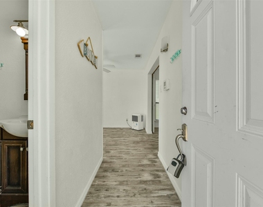 4214 Nueces Drive - Photo Thumbnail 5