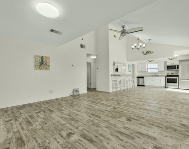 4214 Nueces Drive - Photo Thumbnail 7