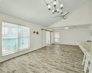 4214 Nueces Drive - Photo Thumbnail 11