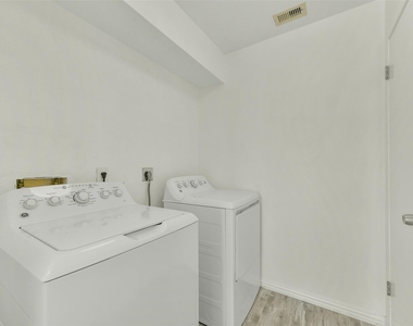 4214 Nueces Drive - Photo Thumbnail 16