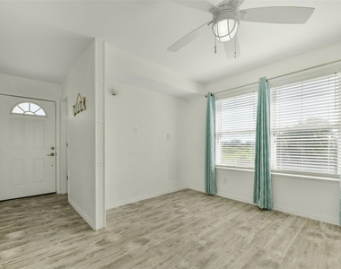 4214 Nueces Drive - Photo Thumbnail 14