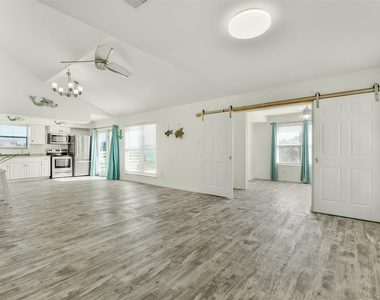 4214 Nueces Drive - Photo Thumbnail 22