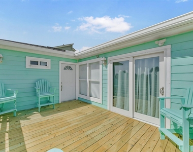 4214 Nueces Drive - Photo Thumbnail 3