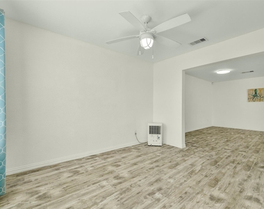 4214 Nueces Drive - Photo Thumbnail 13