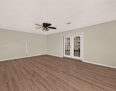 7402 Londres Drive - Photo Thumbnail 20