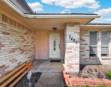 7402 Londres Drive - Photo Thumbnail 2