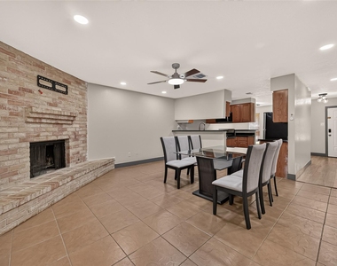 7402 Londres Drive - Photo Thumbnail 15