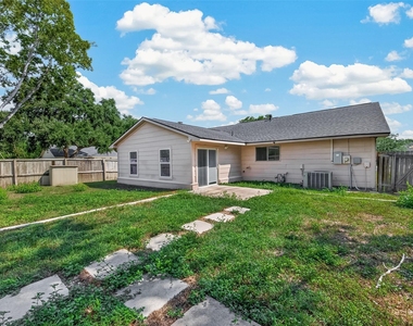 7402 Londres Drive - Photo Thumbnail 37