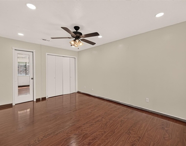 7402 Londres Drive - Photo Thumbnail 28