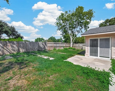 7402 Londres Drive - Photo Thumbnail 36