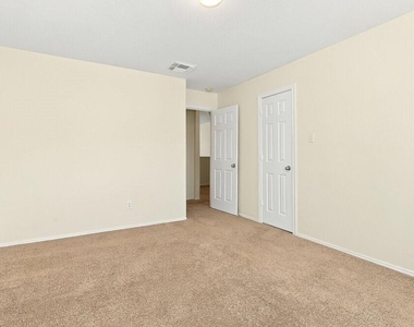 9619 Siano Pines Drive - Photo Thumbnail 11