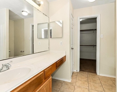 9619 Siano Pines Drive - Photo Thumbnail 8
