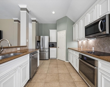 3118 Valley Court - Photo Thumbnail 9