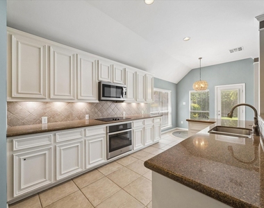 3118 Valley Court - Photo Thumbnail 6