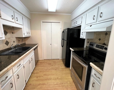 214 Charter Street - Photo Thumbnail 4
