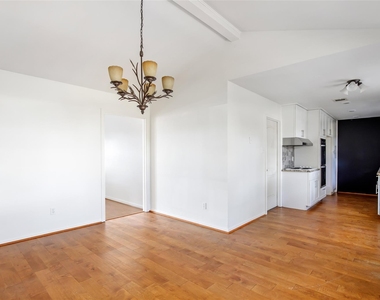 603 Sharon Drive - Photo Thumbnail 7