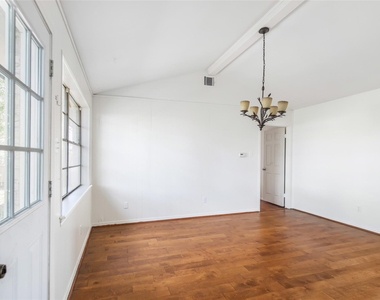 603 Sharon Drive - Photo Thumbnail 8