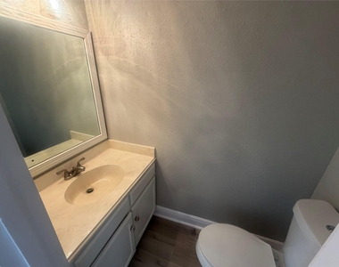 18210 Heritage Lane - Photo Thumbnail 9