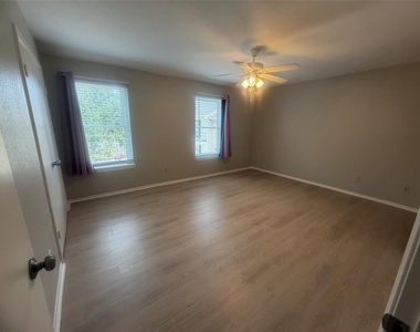 18210 Heritage Lane - Photo Thumbnail 11