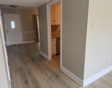 18210 Heritage Lane - Photo Thumbnail 7