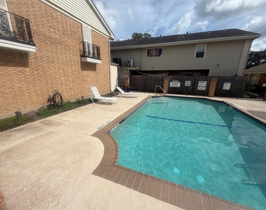18210 Heritage Lane - Photo Thumbnail 22