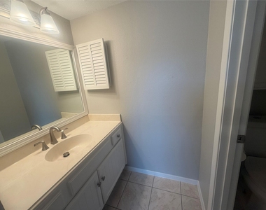 18210 Heritage Lane - Photo Thumbnail 13