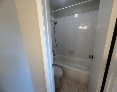 18210 Heritage Lane - Photo Thumbnail 15