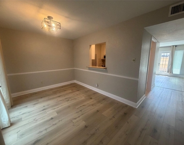 18210 Heritage Lane - Photo Thumbnail 3