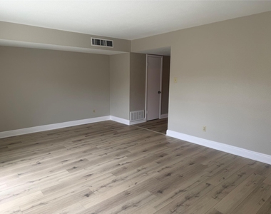 18210 Heritage Lane - Photo Thumbnail 8