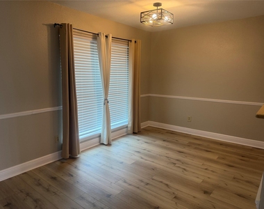 18210 Heritage Lane - Photo Thumbnail 2
