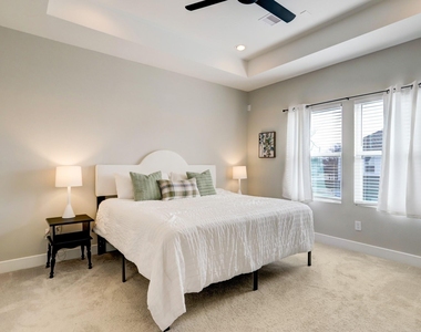 4202 Gillespie Street - Photo Thumbnail 6