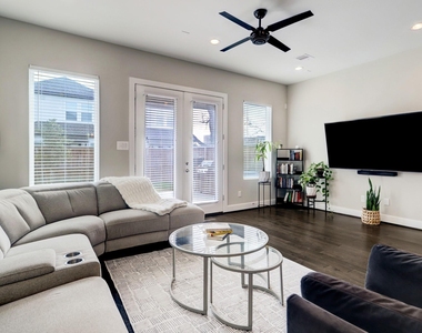 4202 Gillespie Street - Photo Thumbnail 5
