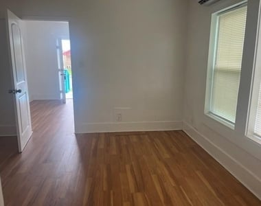 718 W 4th Street - Photo Thumbnail 4