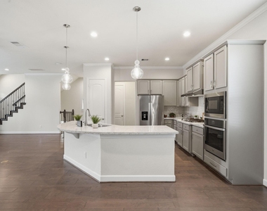10616 Centre Shadows Drive - Photo Thumbnail 8