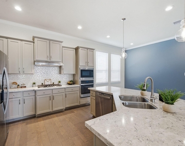 10616 Centre Shadows Drive - Photo Thumbnail 10
