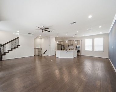 10616 Centre Shadows Drive - Photo Thumbnail 4