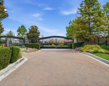 10616 Centre Shadows Drive - Photo Thumbnail 22