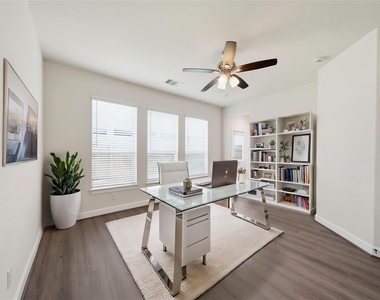 10616 Centre Shadows Drive - Photo Thumbnail 11