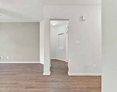 12408 Southern Trail Court - Photo Thumbnail 7