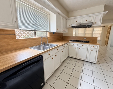 10434 Carlow Lane - Photo Thumbnail 6