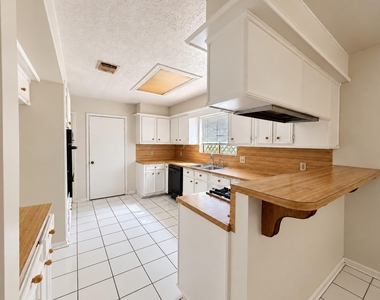10434 Carlow Lane - Photo Thumbnail 7