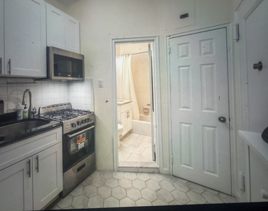 East 78th Street - Photo Thumbnail 6