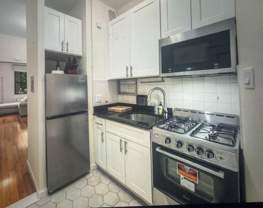 East 78th Street - Photo Thumbnail 5