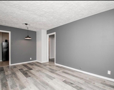 2824 Dalton Street - Photo Thumbnail 4