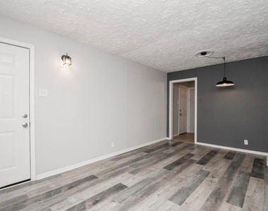 2824 Dalton Street - Photo Thumbnail 3