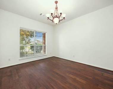 10003 Lynette Falls Drive - Photo Thumbnail 19