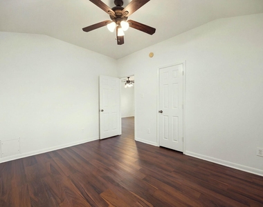 10003 Lynette Falls Drive - Photo Thumbnail 32